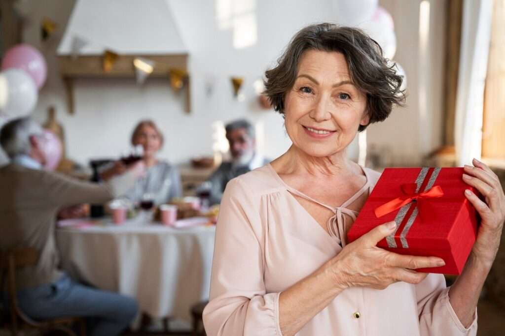 Что подарить маме на день рождения 55 лет