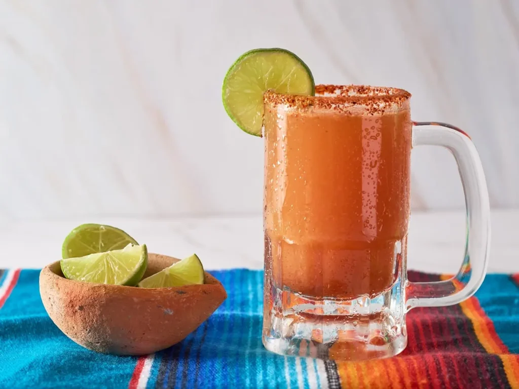 Коктейль з пивом Мічелада (Michelada)