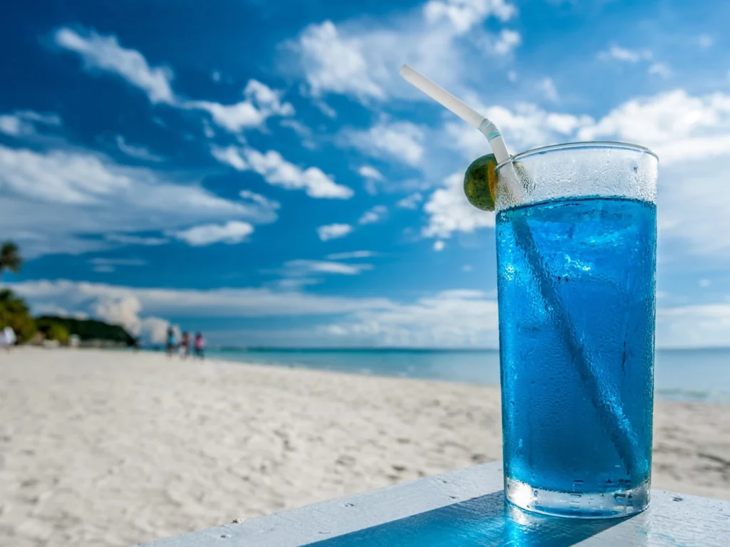 Цікаві факти про коктейль Blue Lagoon