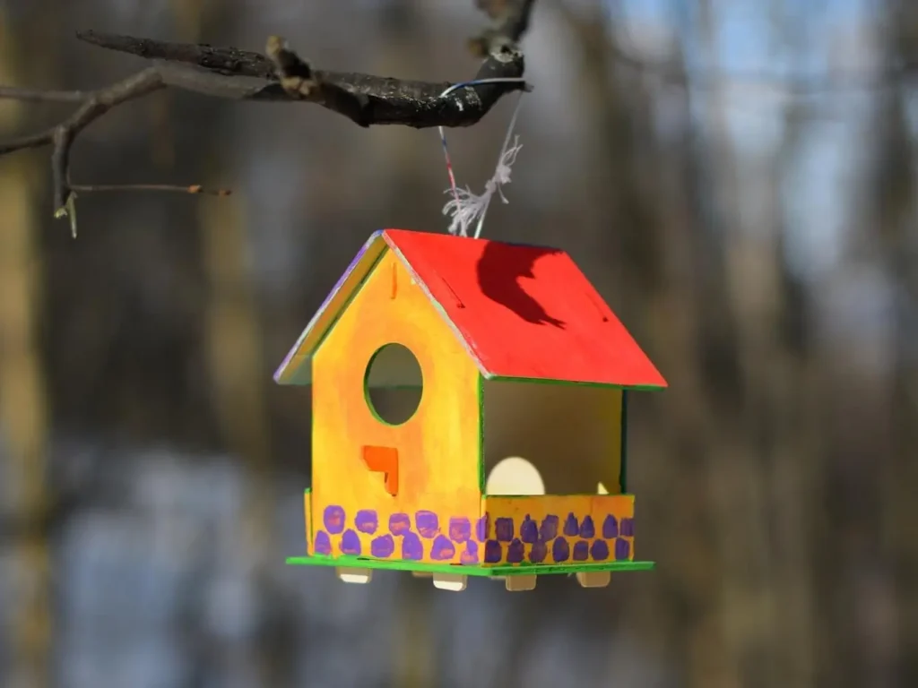 Годівничка з фанери