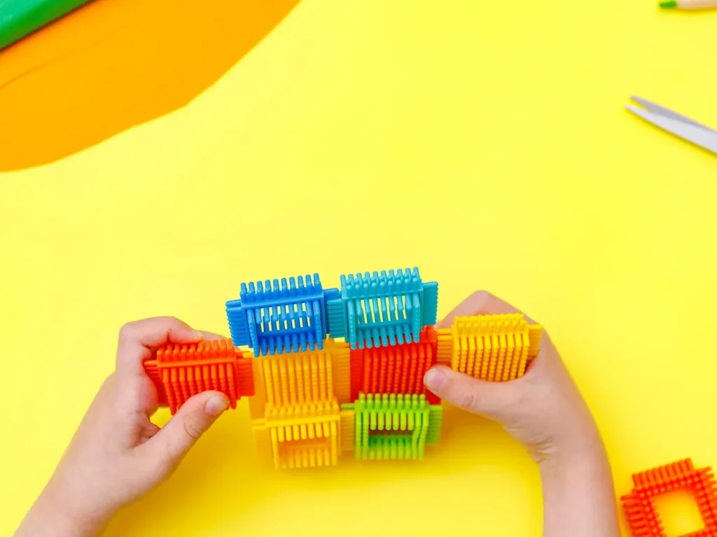 Голчастий дитячий конструктор