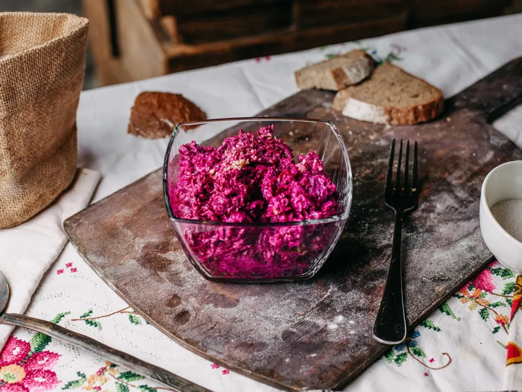 Салат з буряка з чорносливом і горіхами