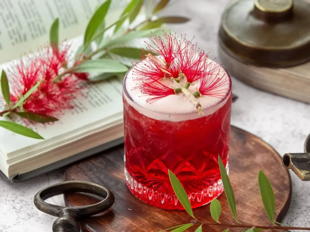 Декор для коктейлів з червоною квіткою