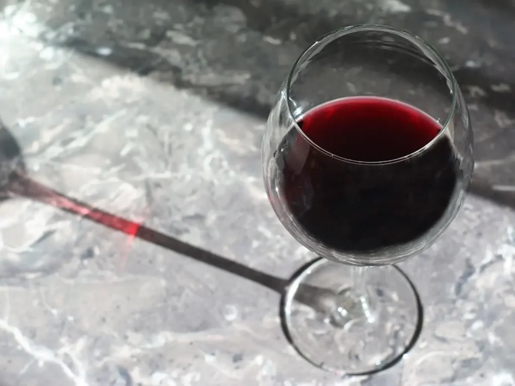 Келих червоного вина