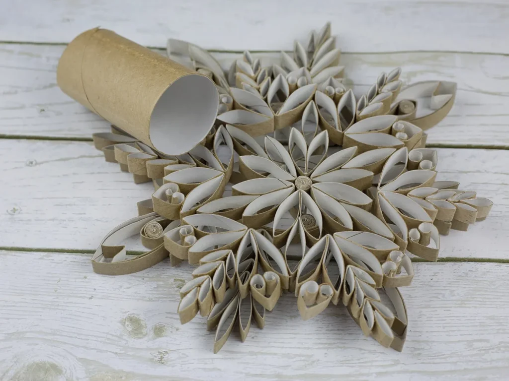 Сніжинка з втулок