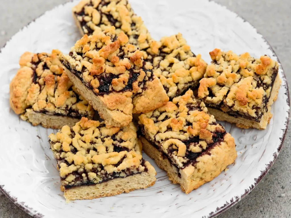 Смачний тертий пиріг на смальці