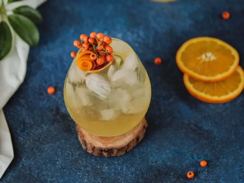 Троянда з цедри апельсина для декору коктейлів