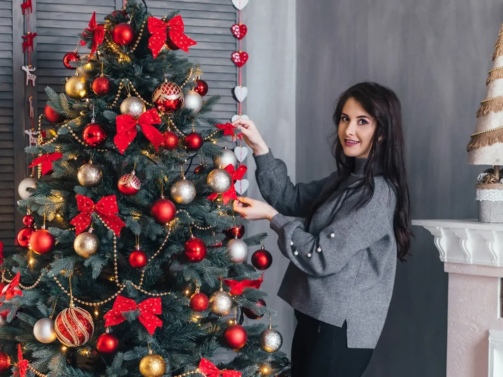 Як гарно прикрасити ялинку 2026 в рік Коня?